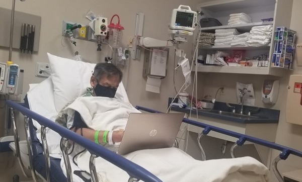 Profesor corrige exámenes hasta en su lecho de muerte
