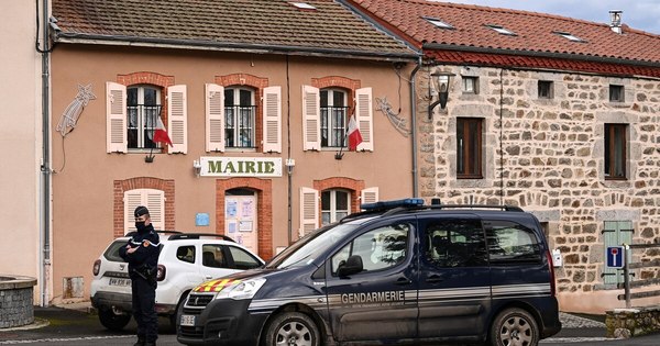 La Nación / Hombre mata a tres gendarmes que socorrían a mujer víctima de violencia conyugal en Francia