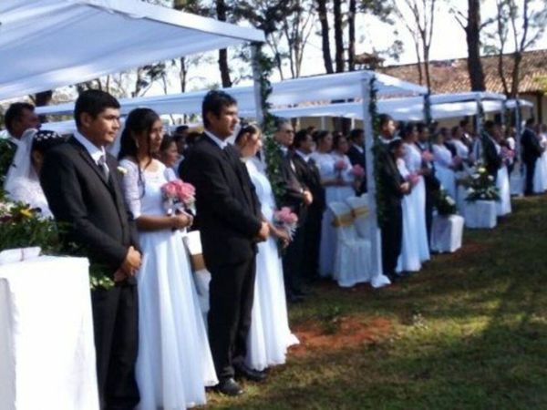 Primera boda comunitaria durante pandemia ilusiona