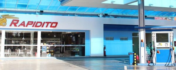 Estaba bebiendo con mujeres, se sintió mal y le robaron el auto