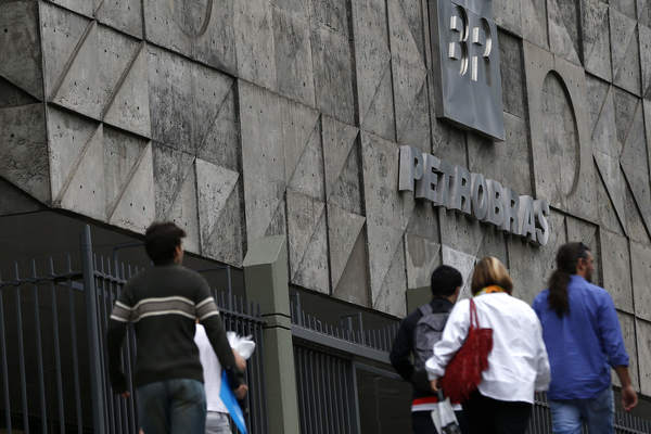 Petrobras se plantea cerrar sus oficinas en Argentina, Colombia y Uruguay - MarketData