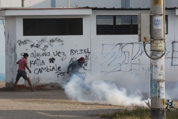Sigue la tensión entre campesinos y policías en Perú por falta de ley agraria - MarketData