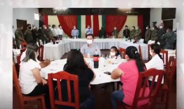 Abdo Benítez se reunió con familiares de secuestrados en el Norte - Nacionales - ABC Color