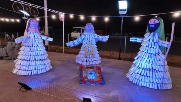 Isla Pucú insta al reciclado con pesebre gigante y ecológico