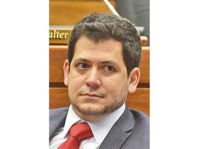 Latorre niega candidatura a intendencia de Asunción