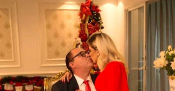 La Nación / Abdo promete postal navideña junto con su esposa