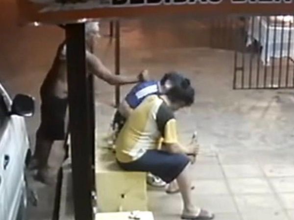 Clavó por la espalda a un hombre y murió arrollado por su víctima