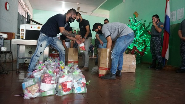Shopping París hizo entrega de 1.600 canastas navideñas