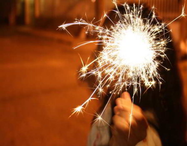 "Los fuegos artificiales no son juguetes que deben que estar en mano de los niños", señala doctor » Ñanduti