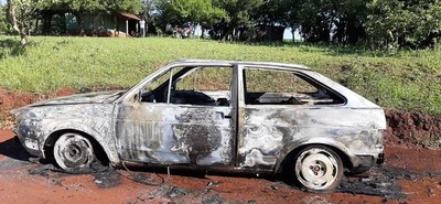 VEHÍCULO SE INCENDIÓ TOTALMENTE EN NATALIO