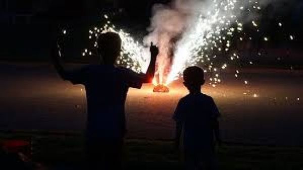 «Los fuegos artificiales no son juguetes que deben que estar en mano de los niños», señala doctor
