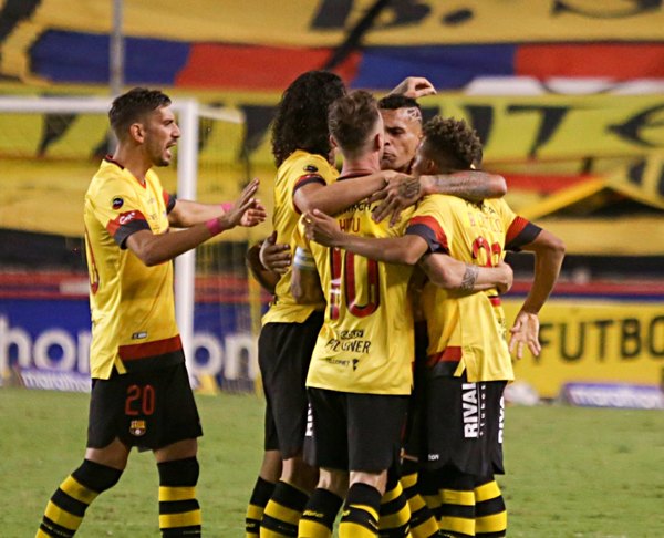 Con Riveros y Colmán, Barcelona iguala ante Liga de Quito en la final de Ecuador