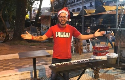 Pianito González regaló una “feliz navidad” a los niños humildes
