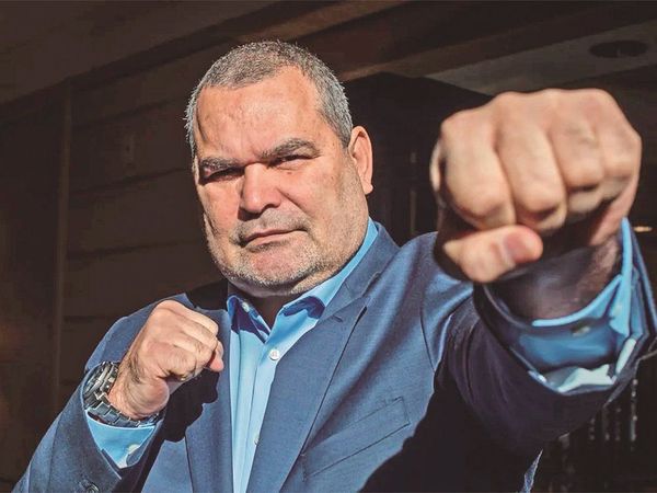 Chilavert anuncia candidatura a la presidencia para el 2023