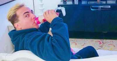 ‘No me gusta crecer’: Cristian Castro quiere vender biberones para adultos - C9N
