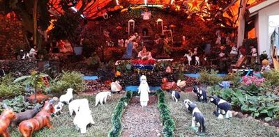 Pesebre hidráulico de familia Sabaté homenajea a personal de blanco en este 2020 - A La Gran 7-30 - ABC Color
