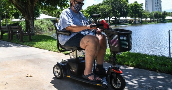 La Nación / Florida vacunará a mayores de 65 antes que a trabajadores esenciales