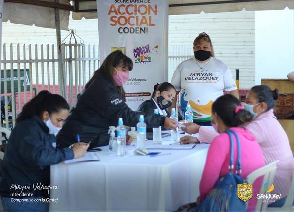 MUNICIPALIDAD DE SAN JUAN ACOMPAÑÓ ENTREGA DE BONOS A FAMILIAS