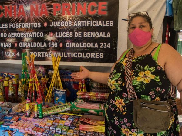 Vendedores cambiaron las bombas por lluvias de luces