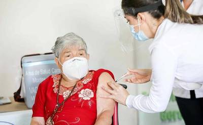 Costa Rica aplica las primeras vacunas en un momento crítico de la pandemia - Megacadena — Últimas Noticias de Paraguay