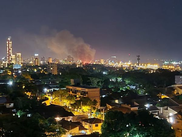 Feroz incendio sacude la Nochebuena en el microcentro de Asunción  - Nacionales - ABC Color