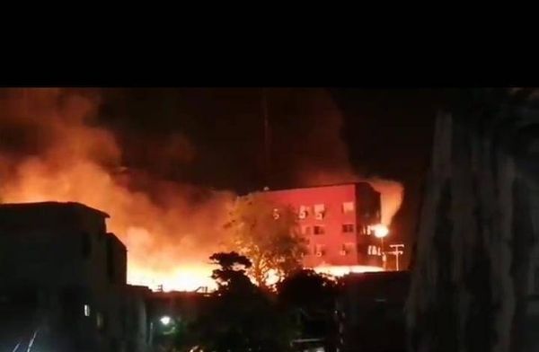 HOY / Gran incendio en la Chacarita afectó a más de 85 familias