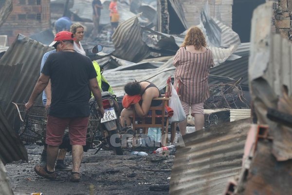 Crónica / Incendio en la Chacarita deja a varias familias en la calle
