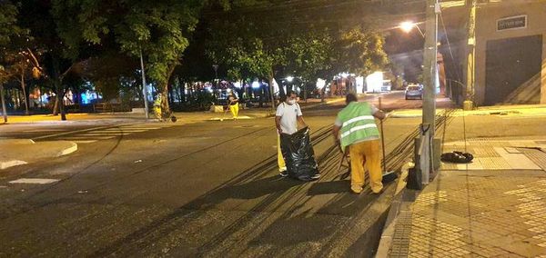Limpian la ciudad tras festejos de nochebuena, sigue la recolección de residuos - Nacionales - ABC Color