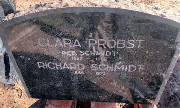 Descubren lápida de jerarca nazi enterrada en una casa de la costa argentina