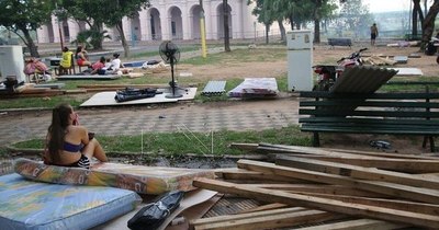 La Nación / Voraz incendio en la Chacarita afectó a unas 150 familias