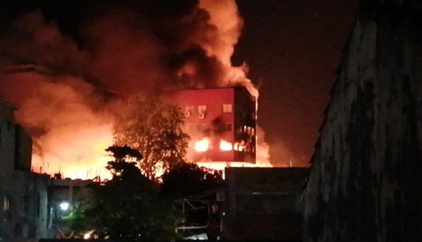 Fuego consumió unas 150 viviendas y documentos importantes del Congreso