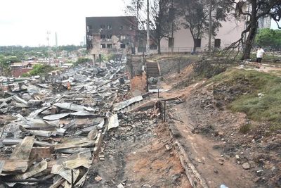 Hoy empiezan a cuantificar los daños tras el incendio en el Centro Cultural El Cabildo - Nacionales - ABC Color