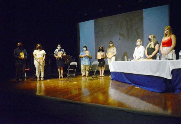 Libro reúne 20 poesías finalistas de concurso - Espectáculos - ABC Color