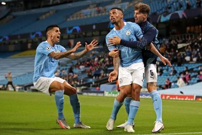 Gabriel Jesus y Kyle Walker, positivos por Covid-19 en el Manchester City