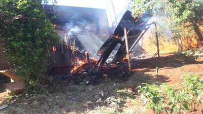 Incendio provocado deja a una mujer en la calle - ABC en el Este - ABC Color