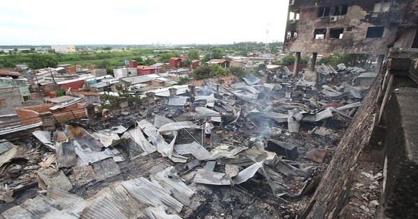 La Nación / Incendio en la Chacarita: Conteo de la SEN menciona 96 familias afectadas