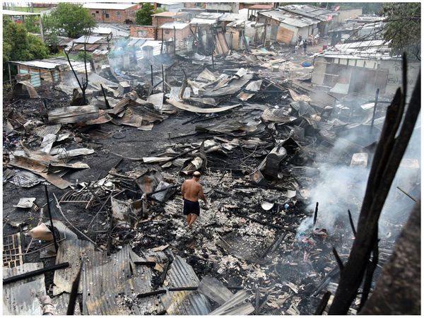 Incendio en la Chacarita: "Nada se pudo recuperar, el panorama es desolador"