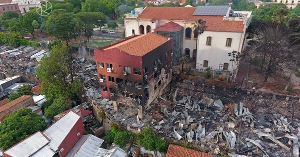 La Nación / Incendio en la Chacarita - OJO Galería
