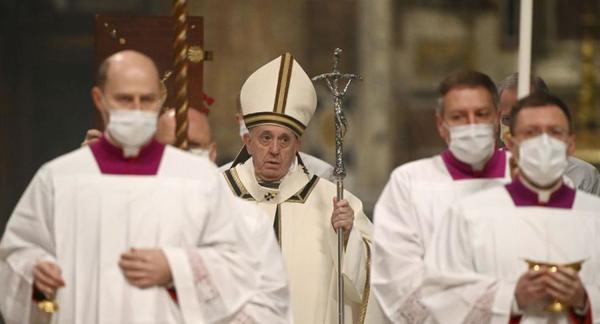 El papa Francisco celebró la Misa del Gallo más solitaria llamando a la fraternidad