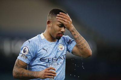 Dos futbolistas del Manchester City dan positivo al test de COVID-19