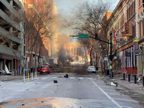 La explosión de Nashville (EEUU) vino de un vehículo que avisaba de una bomba