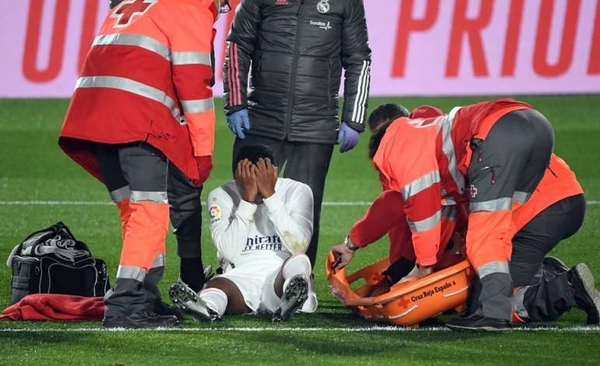 HOY / Real Madrid pierde al brasileño Rodrygo por lesión muscular