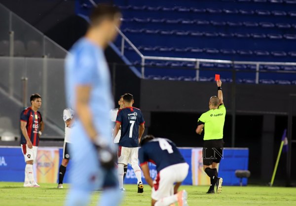 Con la roja a De la Cruz, Olimpia llegó a 20 expulsiones en el año