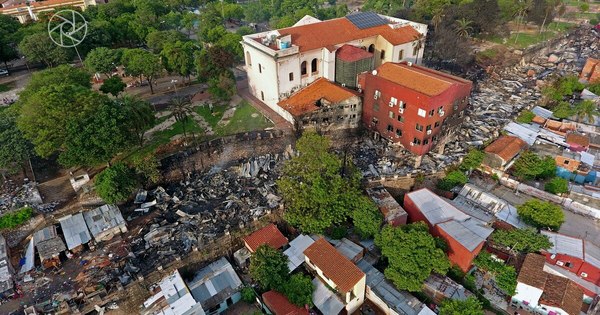 La Nación / Incendio en Chacarita: edificio patrimonial del Cabildo no se vio afectado