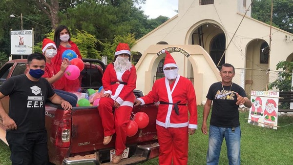 Gobernador de Guairá repartió regalos a niños de asentamientos - Noticiero Paraguay