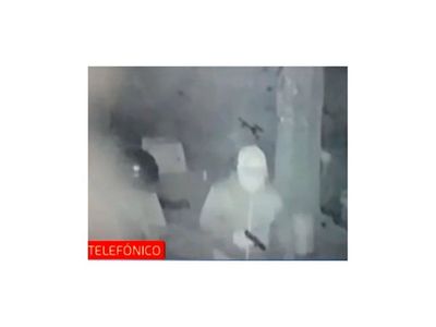 Asaltantes balean a un joven y se llevan millonaria suma