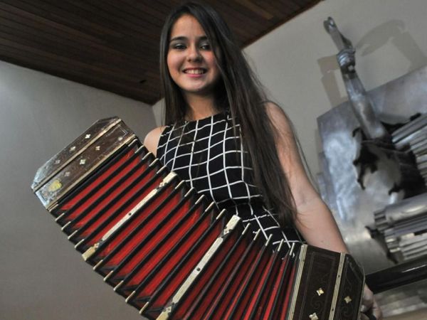 Lanzamiento de la Reina del Bandoneón