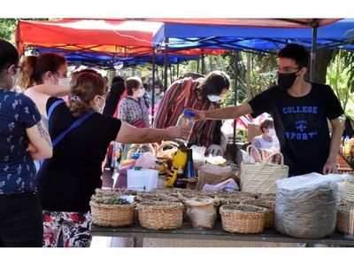 Mercadito Italiano de Navidad en la Plaza Italia de Asunción