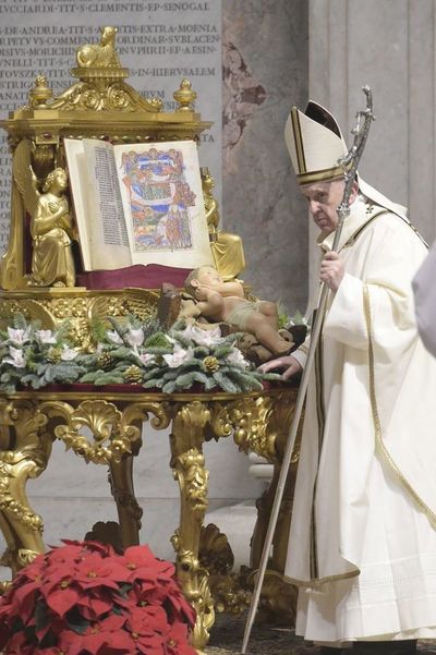Francisco insta  en misa de Navidad a huir de los “analfabetos de bondad” - Mundo - ABC Color