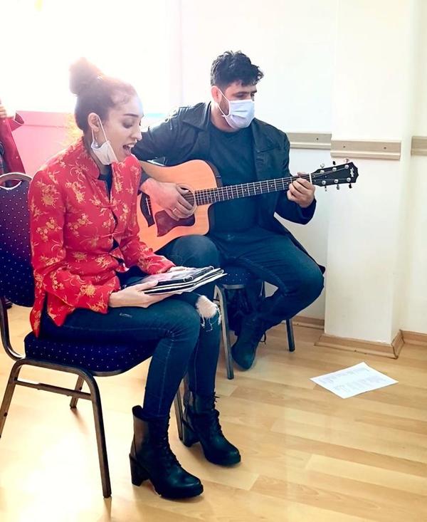 Dúo paraguayo cantó en misa de Navidad en Turquía | .::Agencia IP::.